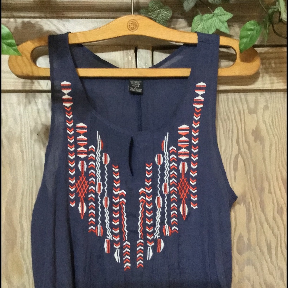 🌼3 for $15🌼tank top w/ white & orange stitching.